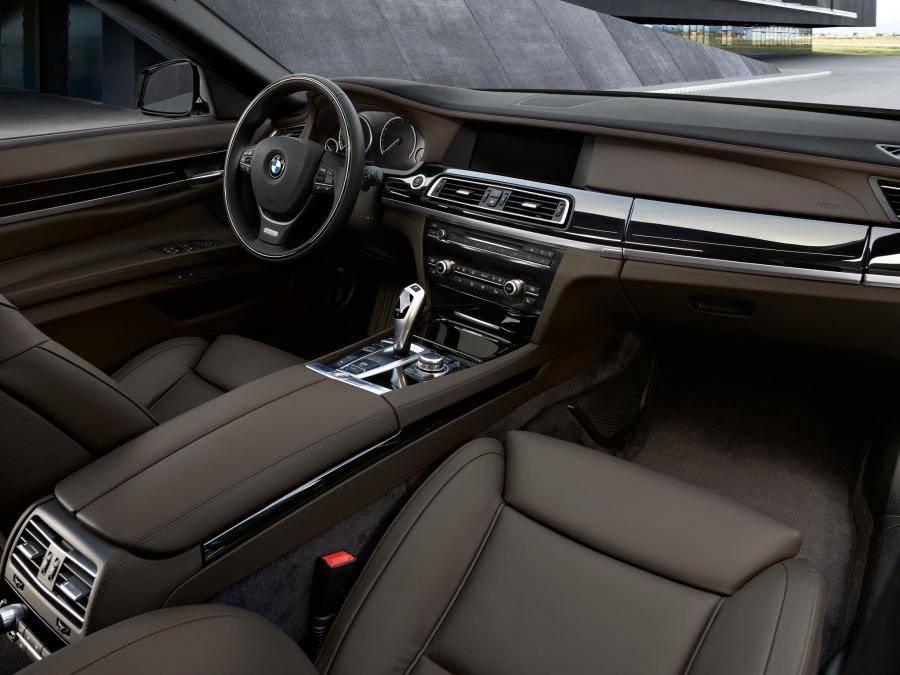  BMW 7-Series Individual 2009 года  (фото 7 из 13)